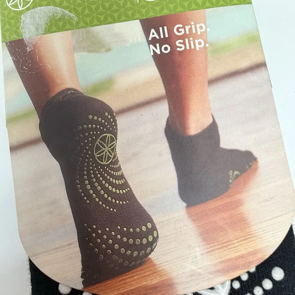 GAIAM Super Grippy Black White Grips Yoga Socks Women’s Shoe Sz 5-10 New